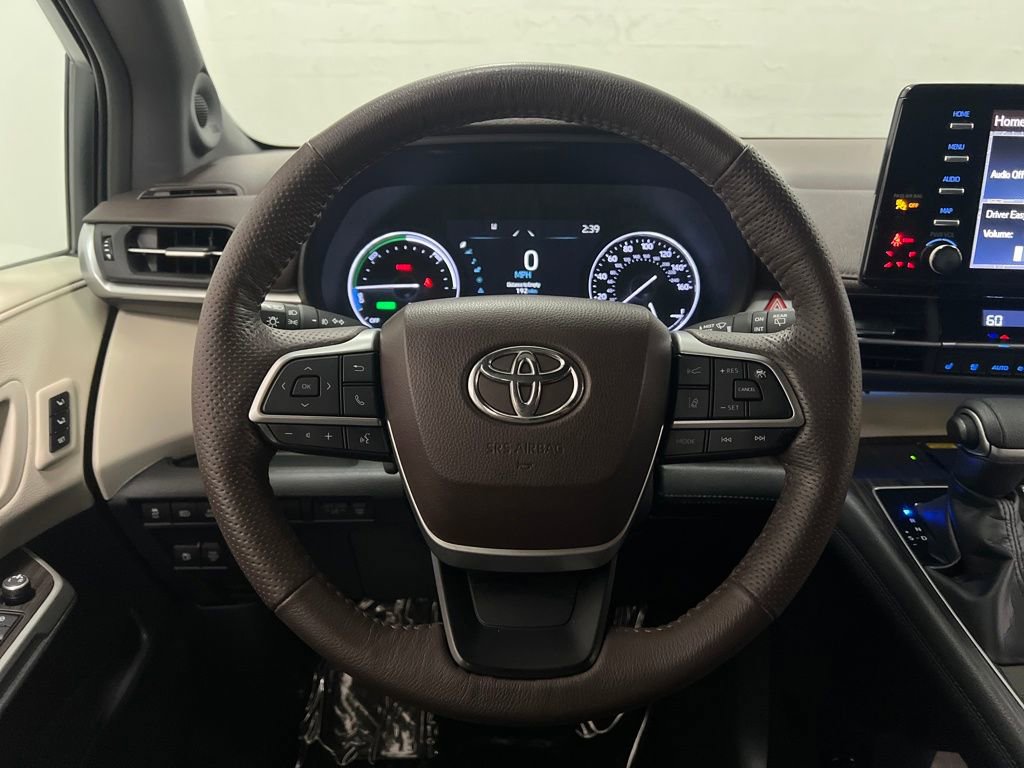 Used 2022 Toyota Sienna Platinum image 16