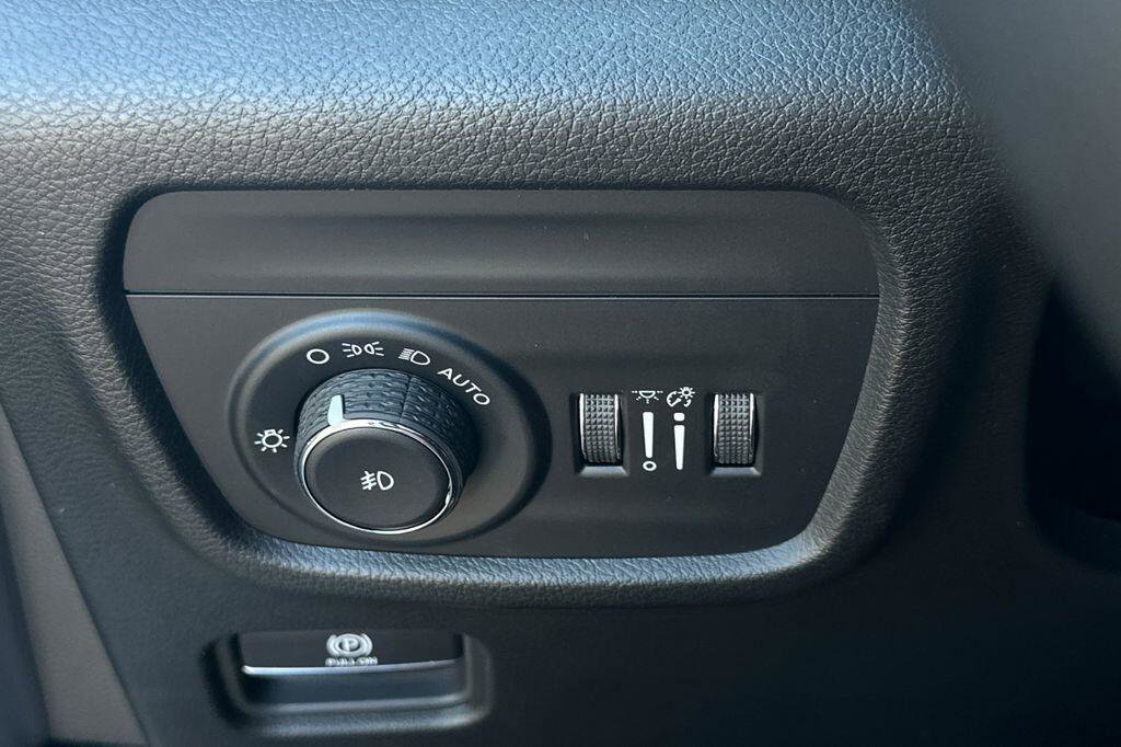 New 2026 Jeep Grand Cherokee L Limited AWD/4WD image 24