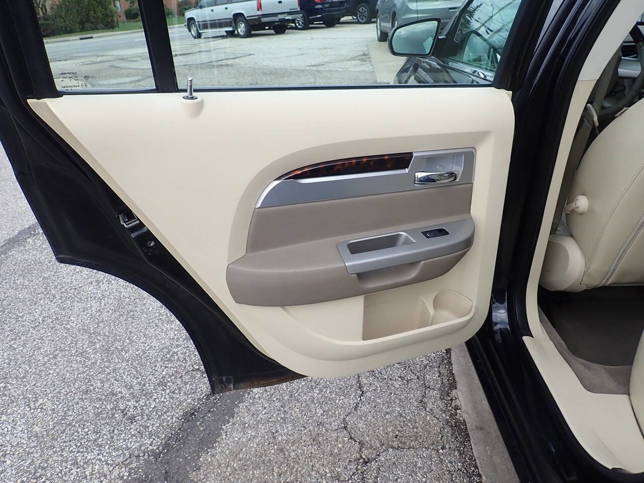 Used 2010 Chrysler Sebring Limited w/ Electronics Convenience Group image 15