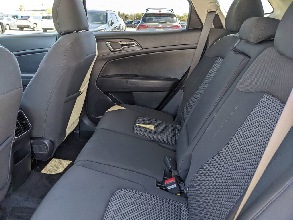 Certified 2025 Kia Sportage LX image 17