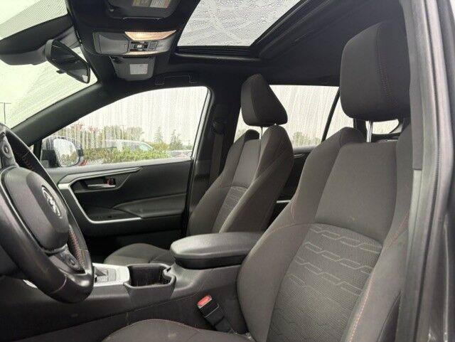 Used 2022 Toyota RAV4 SE w/ Weather & Moonroof Package AWD/4WD image 5
