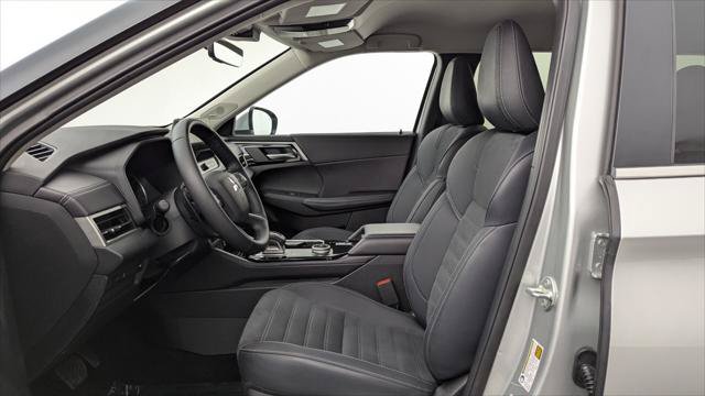Used 2026 Mitsubishi Outlander SE AWD/4WD image 14
