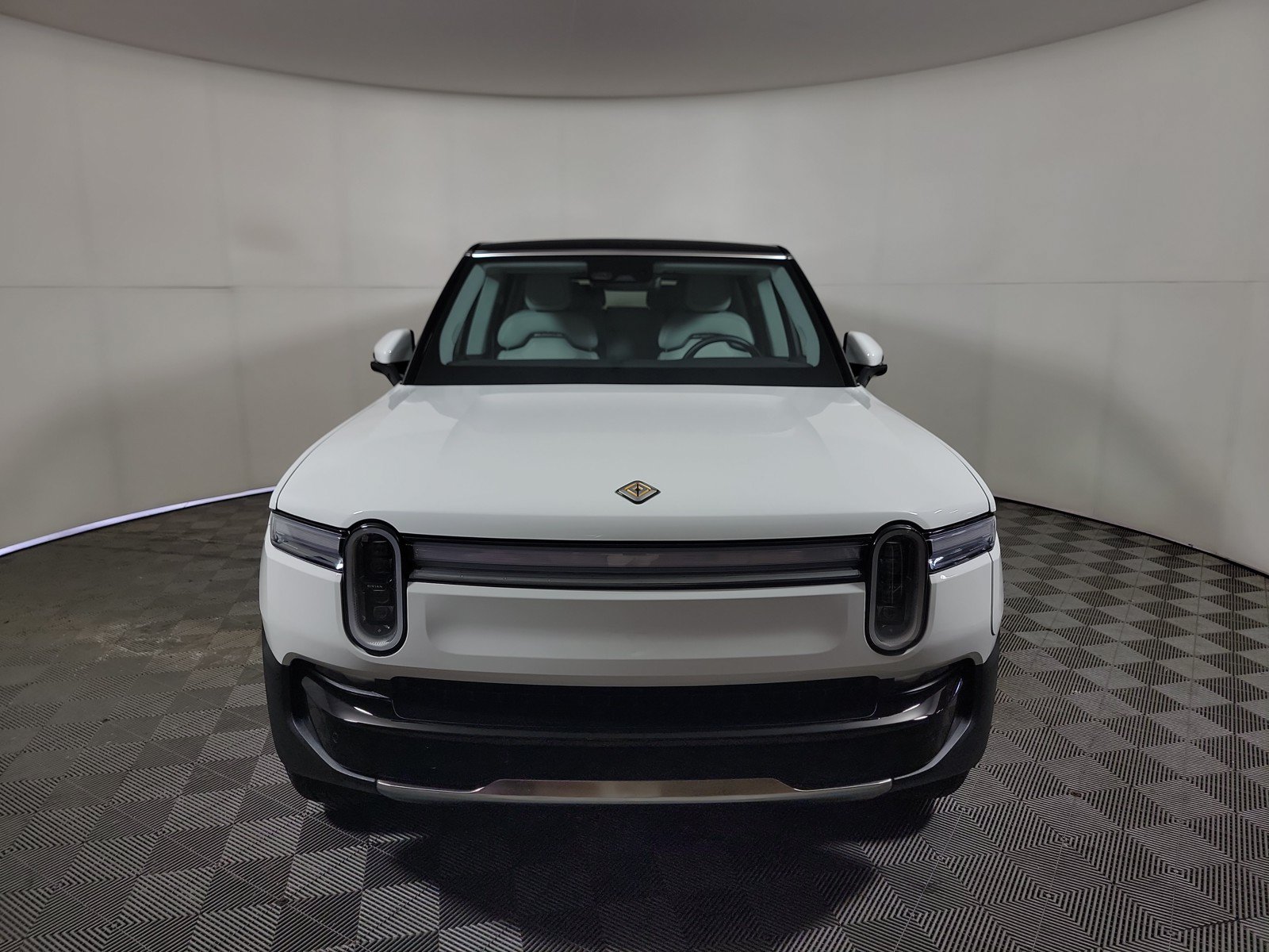 Used 2025 Rivian R1S Adventure AWD/4WD image 8