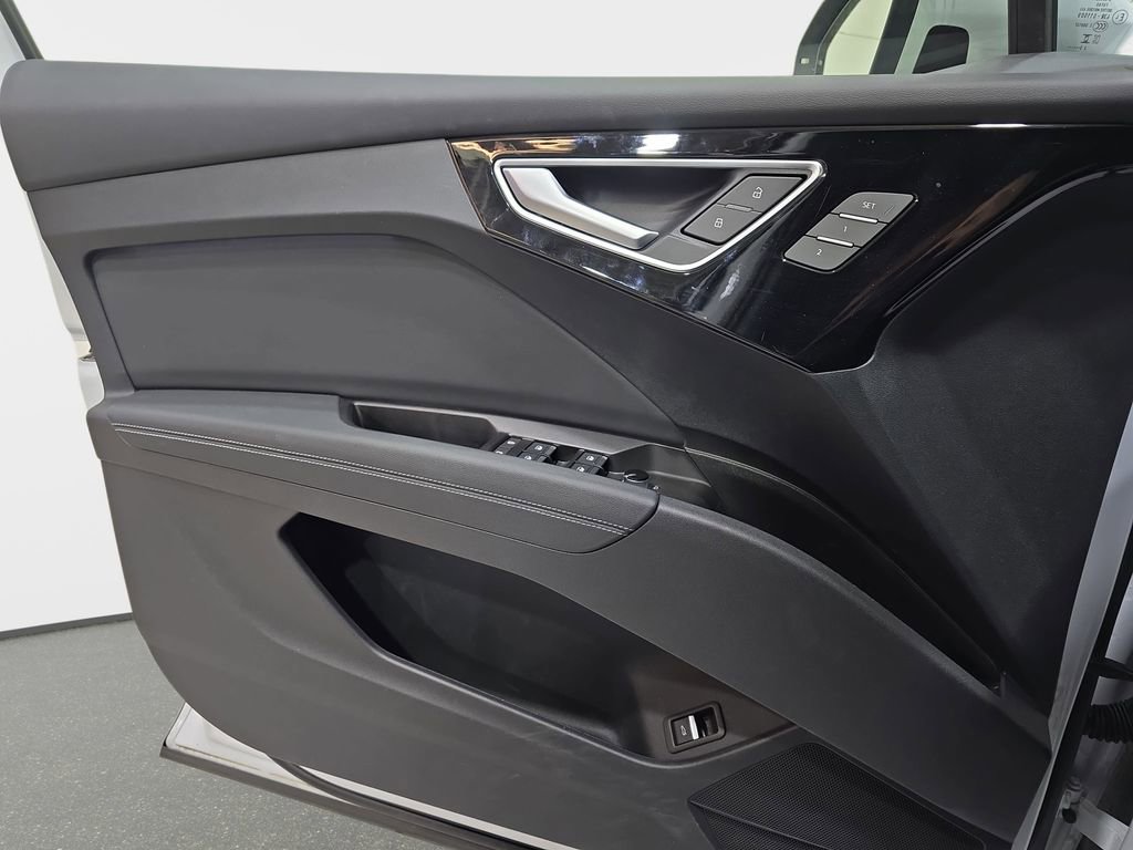 Used 2024 Audi Q4 e-tron Premium w/ Convenience Package image 27