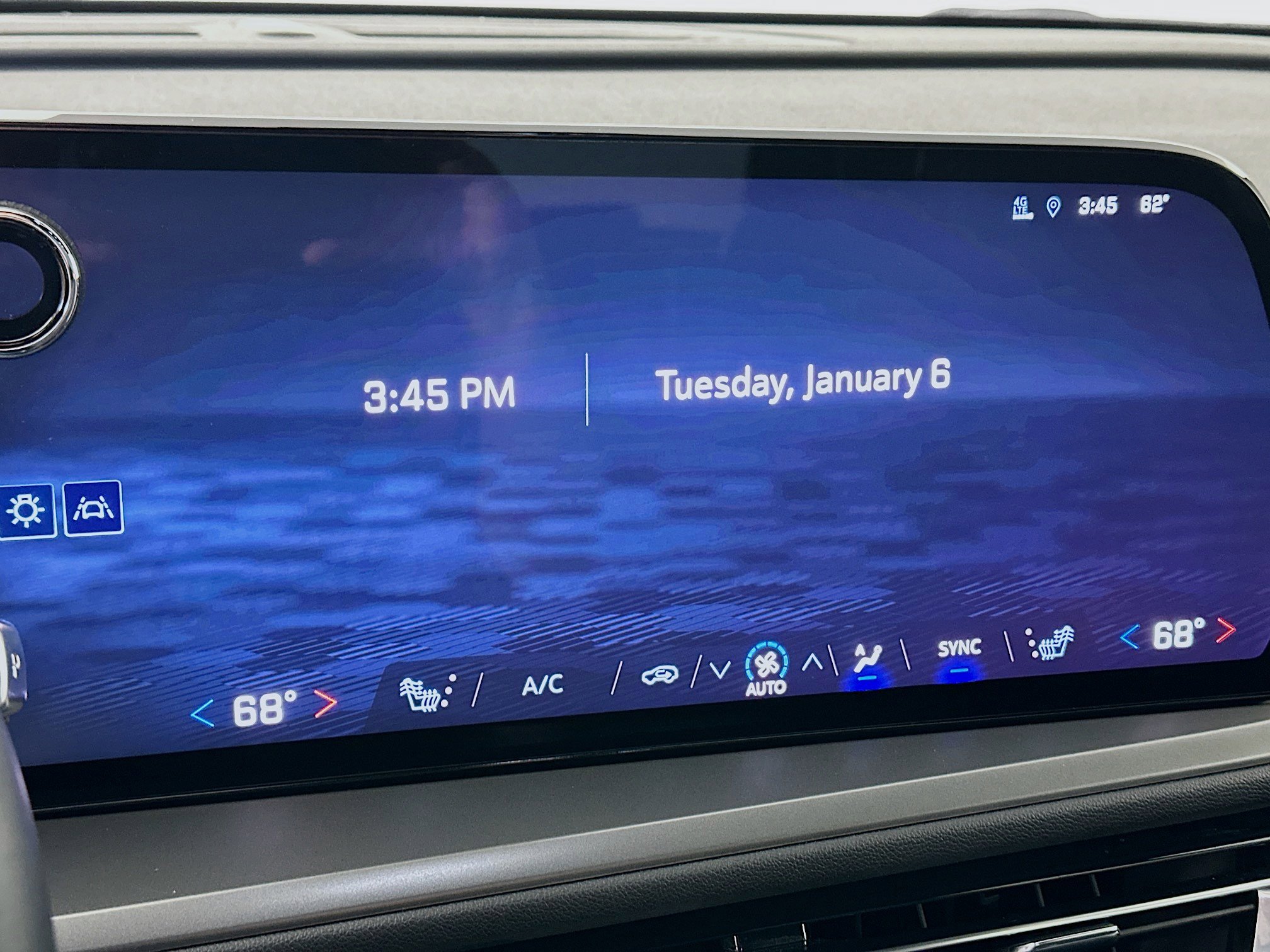 Used 2025 Chevrolet Traverse LT image 21