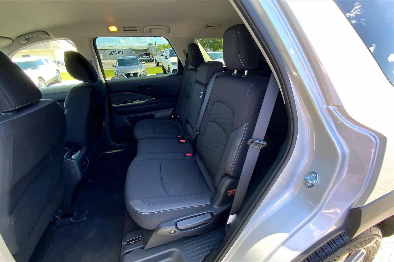 Used 2025 Nissan Pathfinder SV AWD/4WD image 19