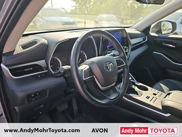 Used 2023 Toyota Highlander XLE AWD/4WD image 9