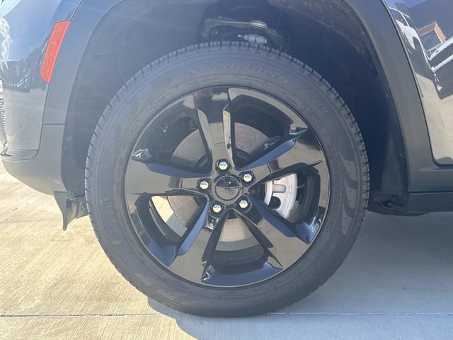 Used 2025 Jeep Grand Cherokee L Limited w/ Black Appearance Package image 3