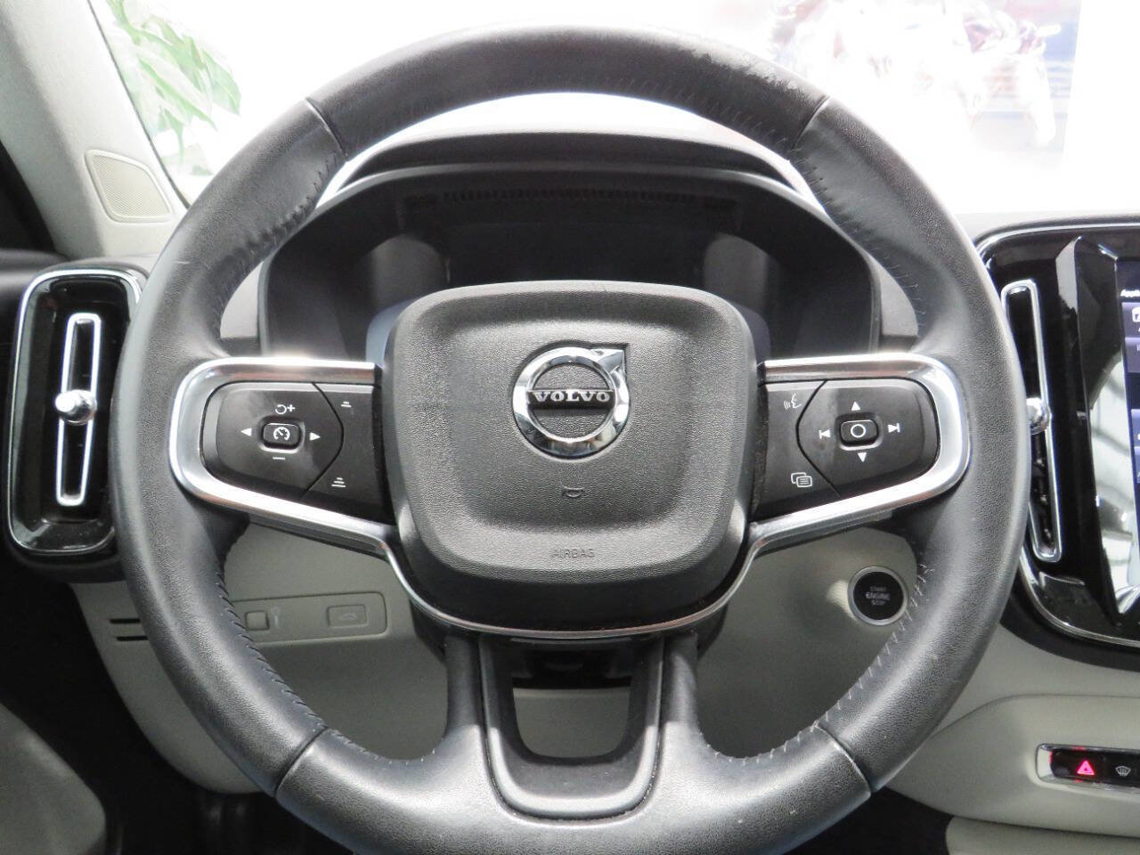 Used 2021 Volvo XC40 T4 Inscription image 16