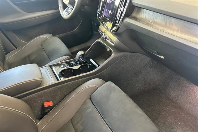Certified 2024 Volvo XC40 Recharge Ultimate w/ Protection Package Premier image 17