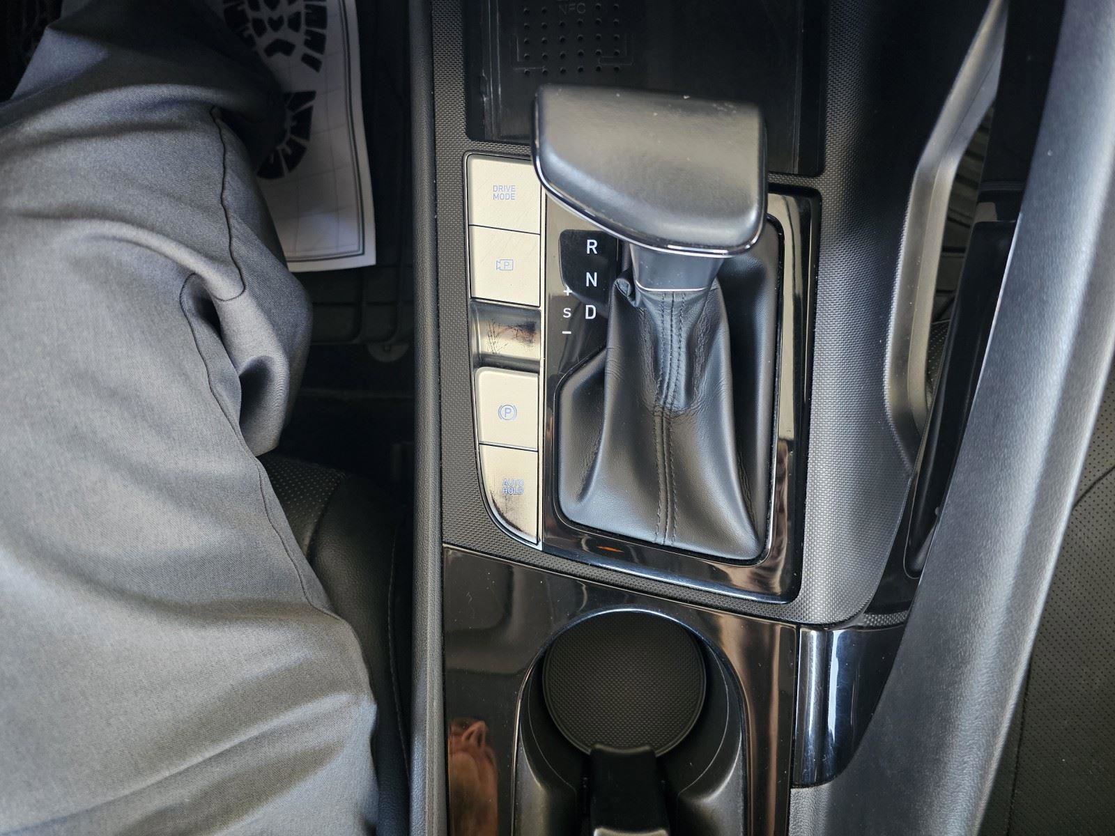 Used 2021 Hyundai Elantra Limited image 25