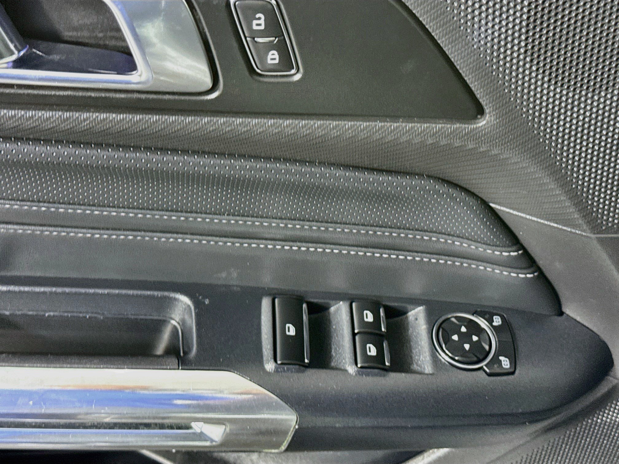 Used 2025 Ford Mustang Premium RWD image 24