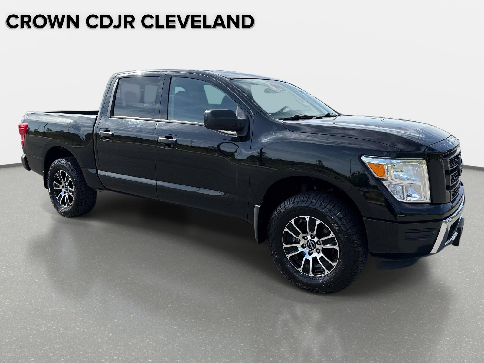 Used 2024 Nissan Titan SV AWD/4WD image 2