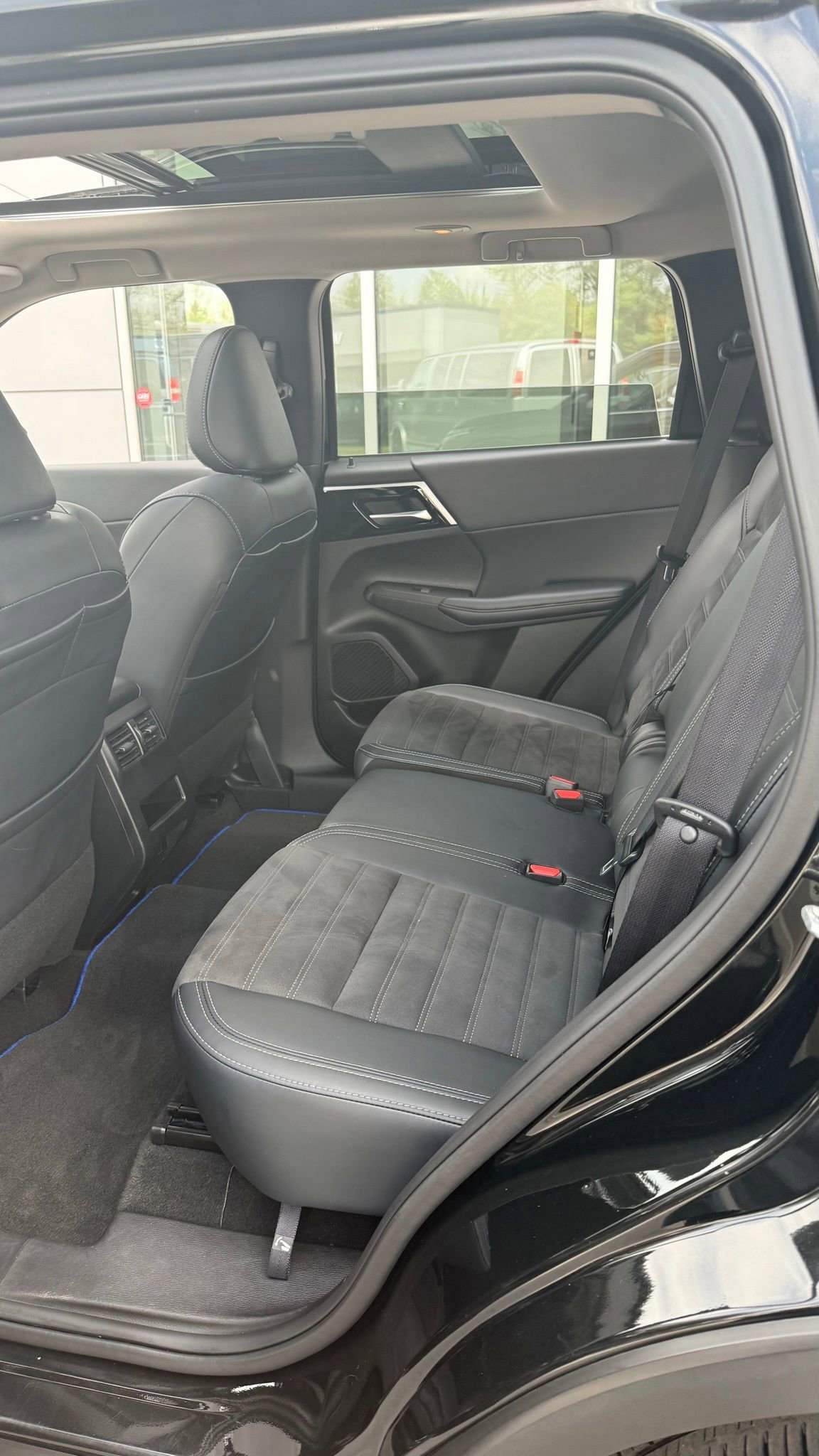 Used 2024 Mitsubishi Outlander SE image 35