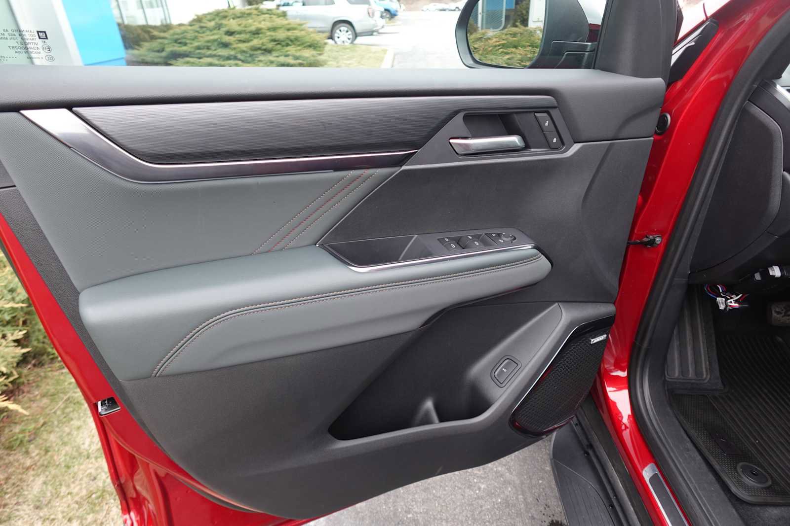 Used 2025 GMC Acadia AT4 w/ Luxury Package image 12