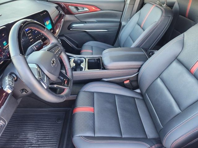 Used 2025 Chevrolet Traverse RS image 4