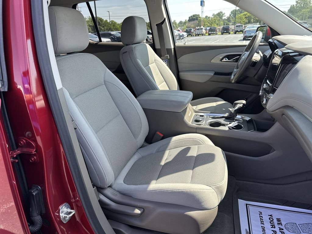 Used 2021 Chevrolet Traverse LT FWD image 30