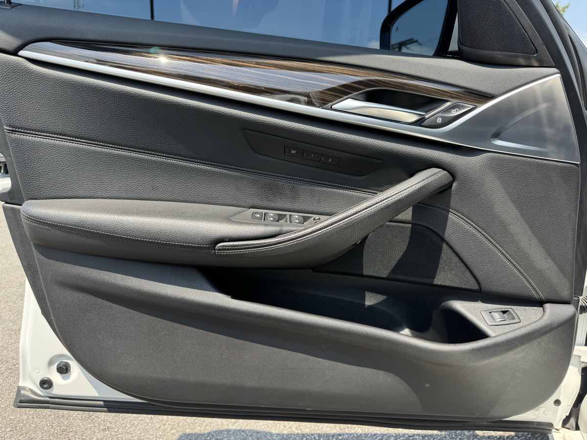 Used 2019 BMW 530i w/ Convenience Package RWD image 25