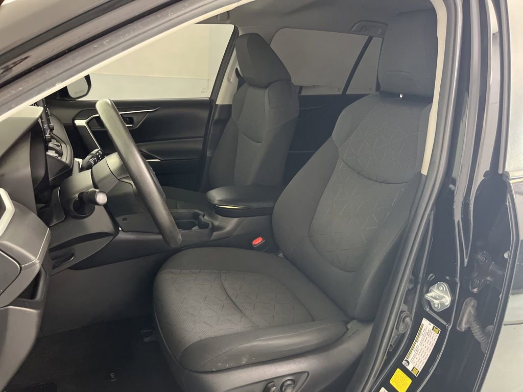 Used 2021 Toyota RAV4 XLE image 19