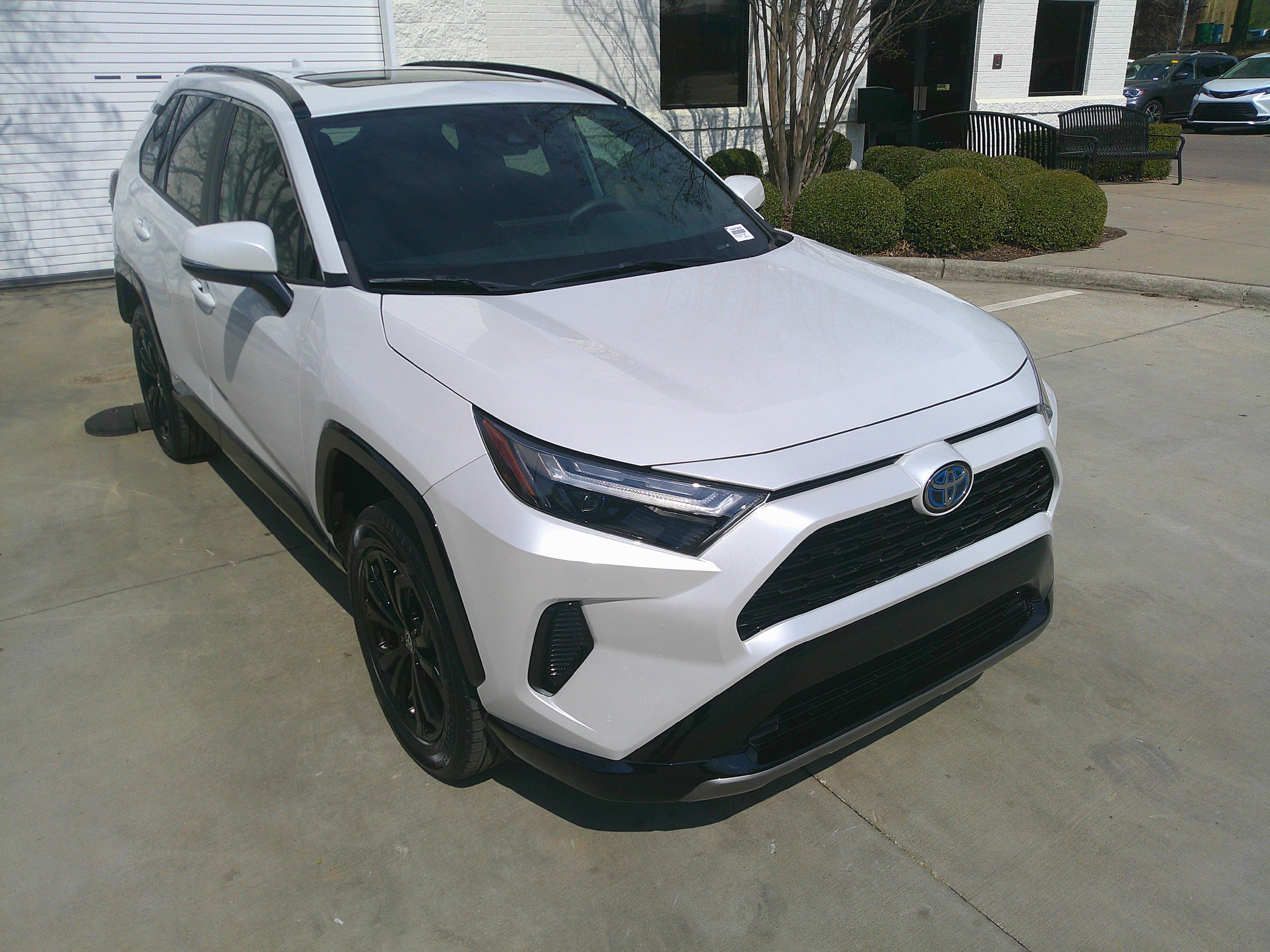 Used 2023 Toyota RAV4 SE w/ Convenience Package image 2