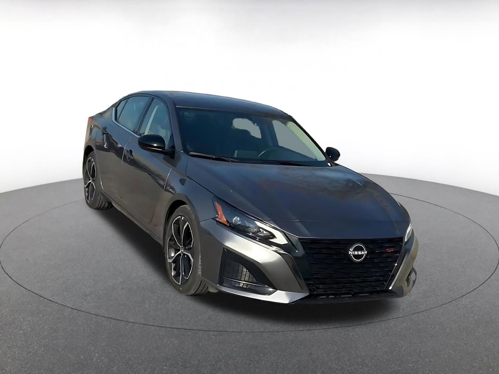 Used 2025 Nissan Altima 2.5 SR FWD image 3