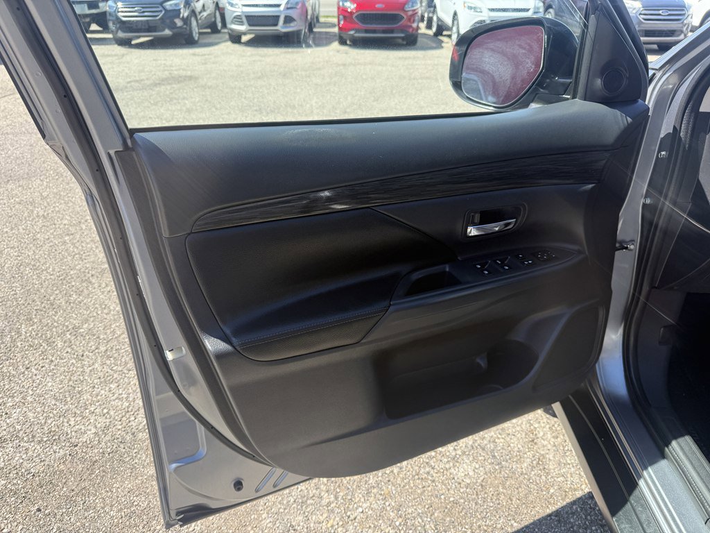 Used 2016 Mitsubishi Outlander SE AWD/4WD image 11