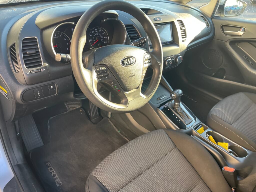 Used 2017 Kia Forte LX w/ Option Group 020 FWD image 5