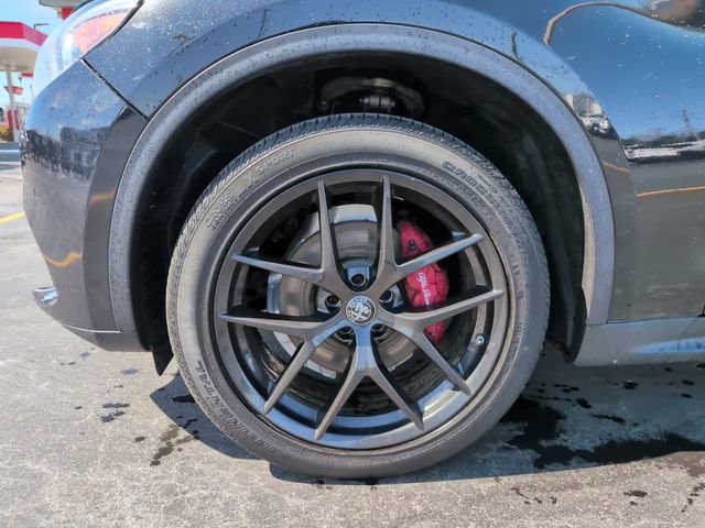 Used 2019 Alfa Romeo Stelvio w/ Nero Edizione RWD image 12