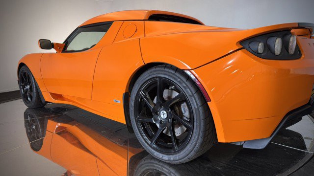 Used 2011 Tesla Roadster Sport RWD image 25