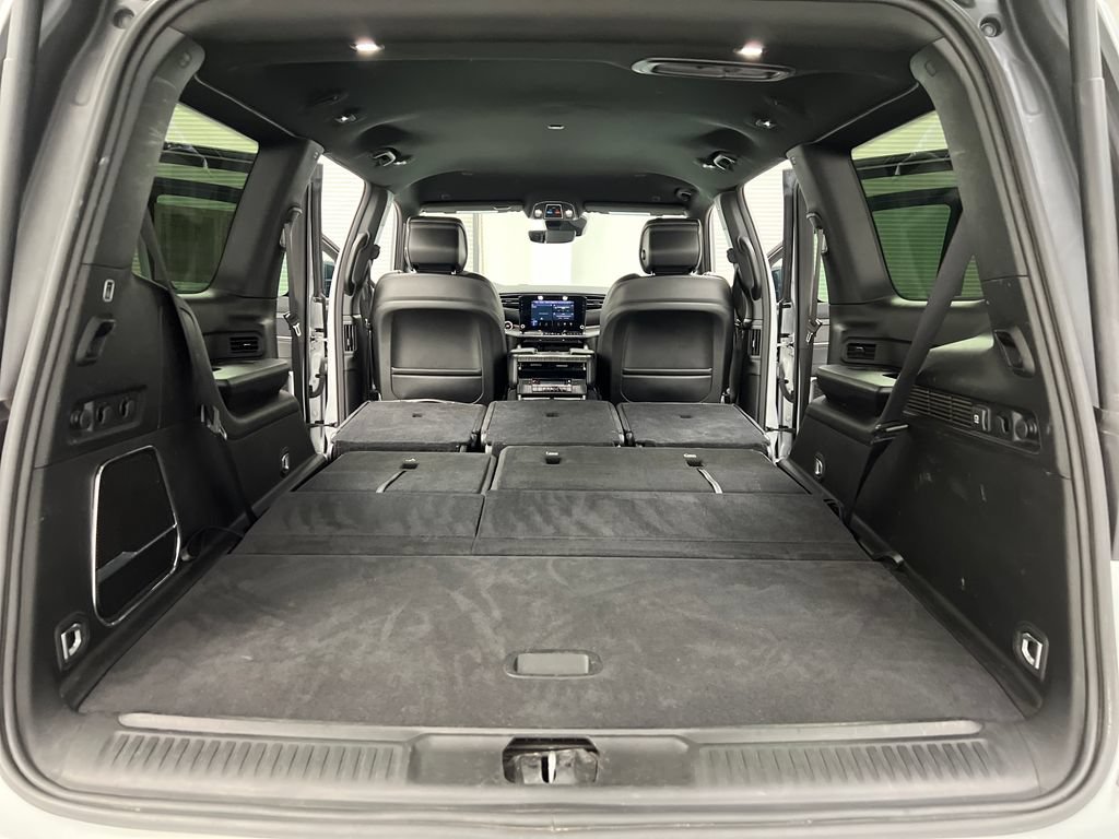 Used 2024 Jeep Wagoneer Series II w/ Flexible Seating Group AWD/4WD image 44