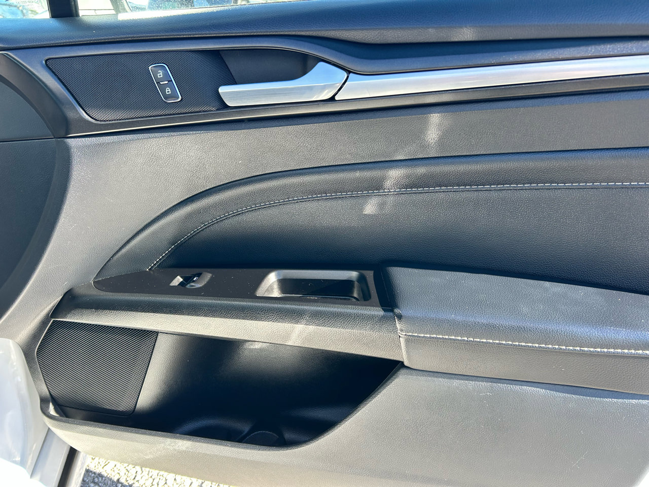 Used 2020 Ford Fusion Titanium image 11