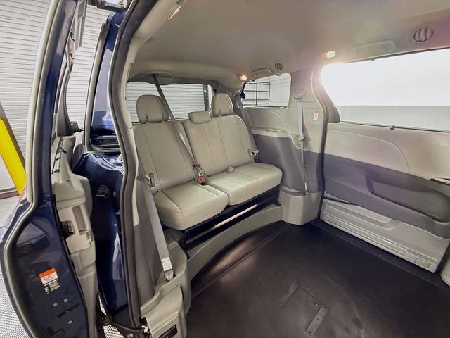 Used 2020 Toyota Sienna XLE w/ XLE Navigation Package FWD image 27