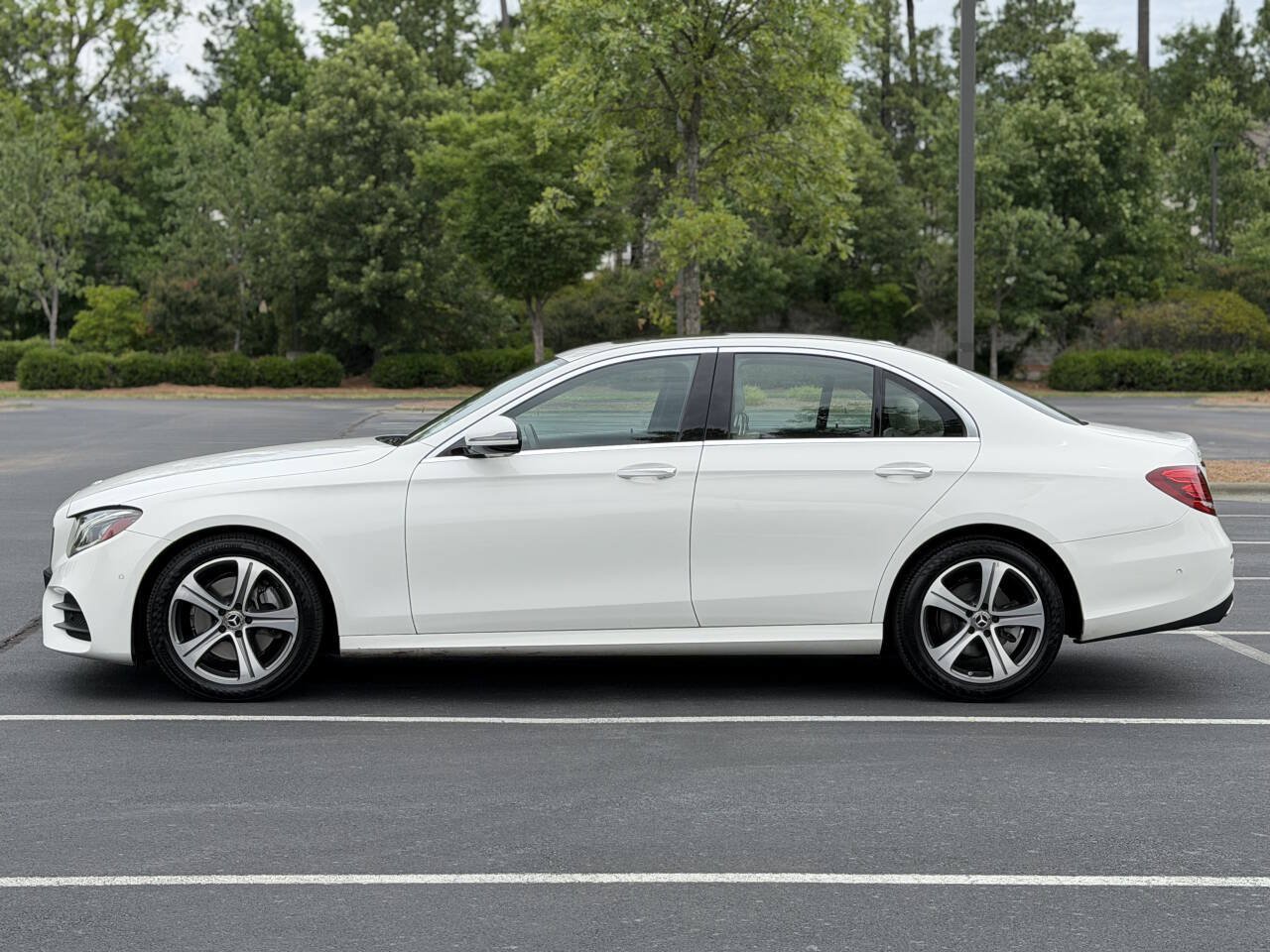 Used 2018 Mercedes-Benz E 300 4MATIC image 4