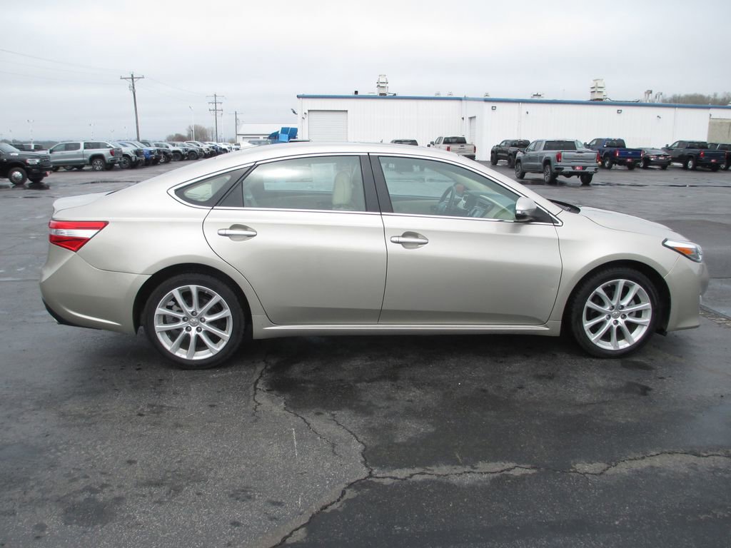 Used 2014 Toyota Avalon Limited w/ Technology Package image 2