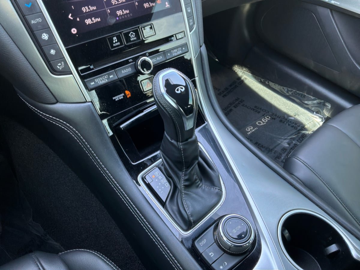 Used 2019 INFINITI Q60 3.0t Luxe RWD image 16