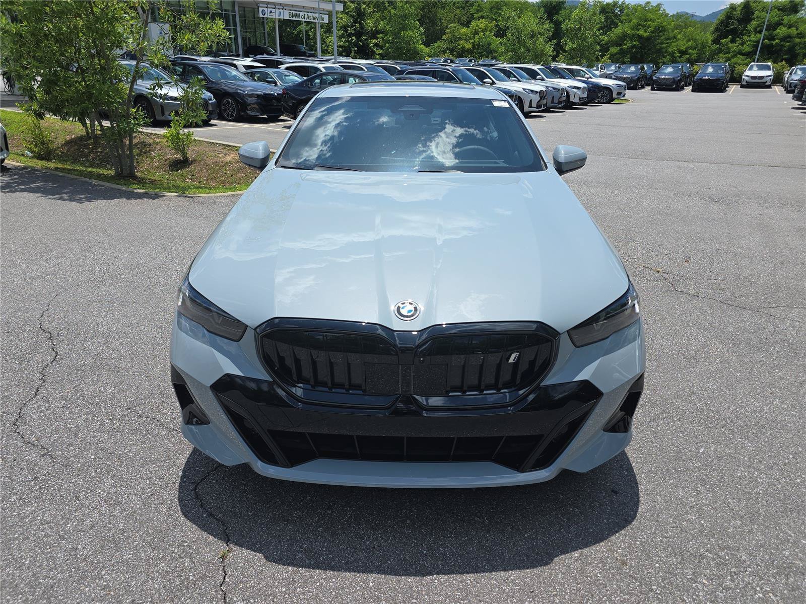 New 2027 BMW i5 xDrive40 w/ M Sport Package AWD/4WD image 8