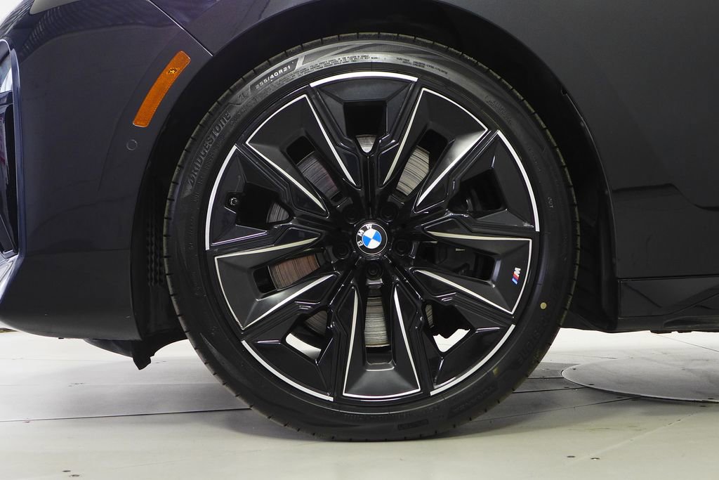 Used 2023 BMW 740i w/ Parking Assistance Package RWD image 5