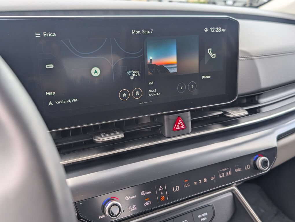 Certified 2025 Kia Carnival FWD image 13