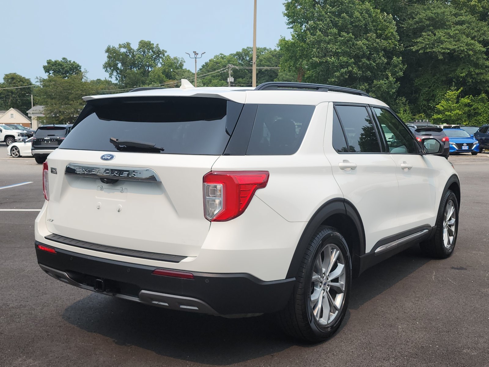 Used 2020 Ford Explorer XLT w/ Equipment Group 202A AWD/4WD image 5