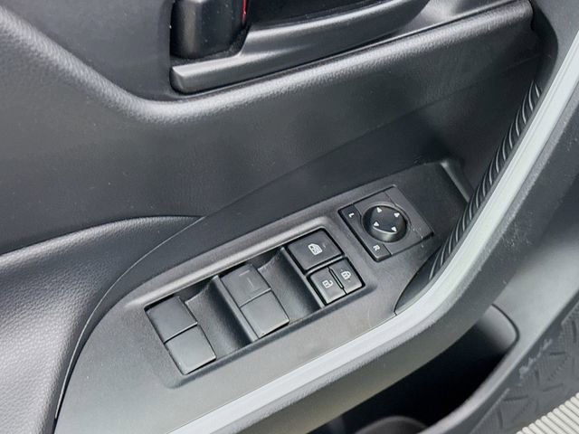 Used 2021 Toyota RAV4 LE image 17