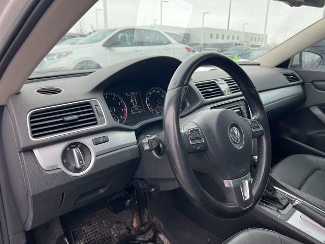 Used 2012 Volkswagen Passat 3.6 SE image 9