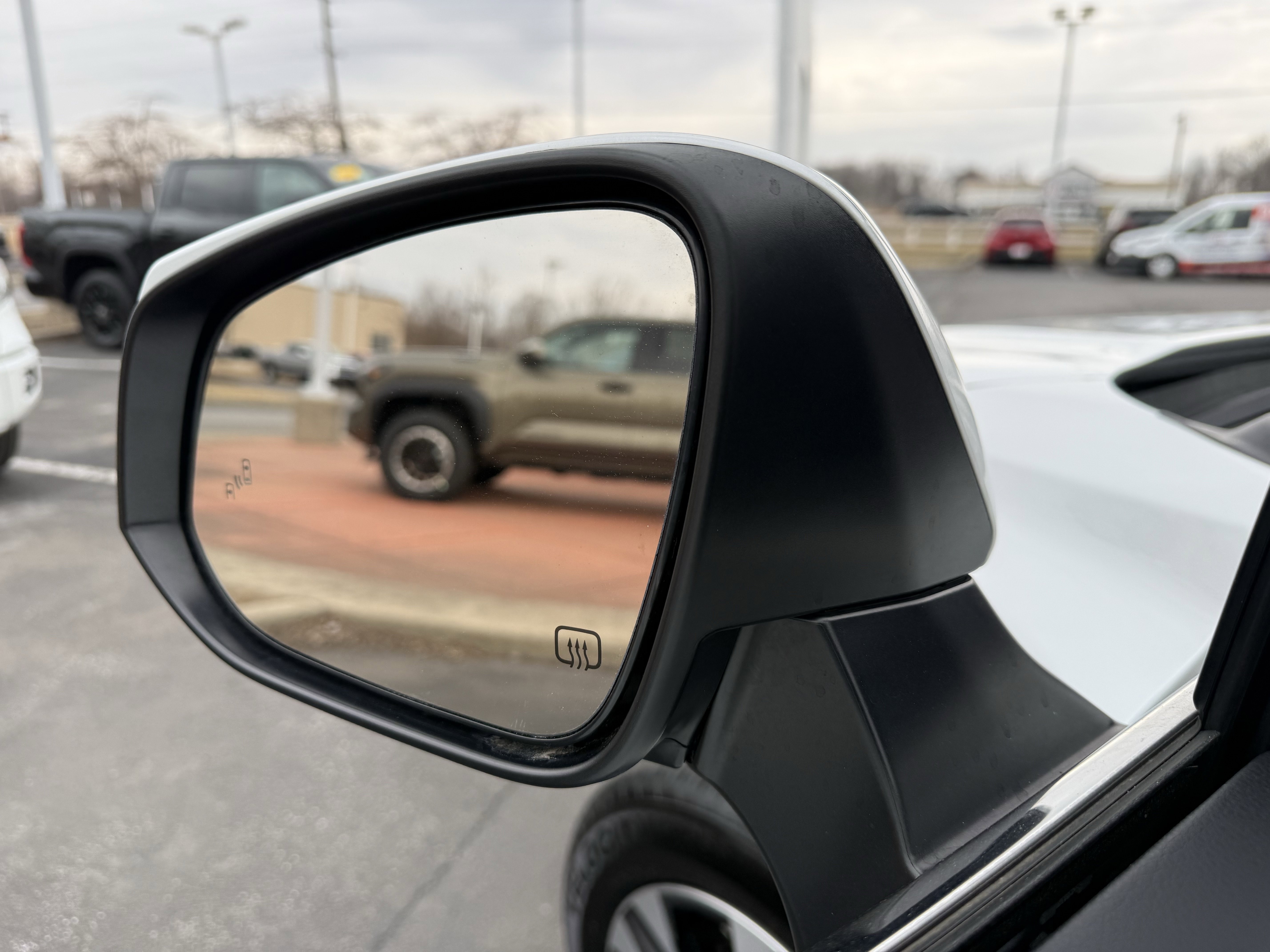 Used 2023 Toyota Highlander XLE image 23