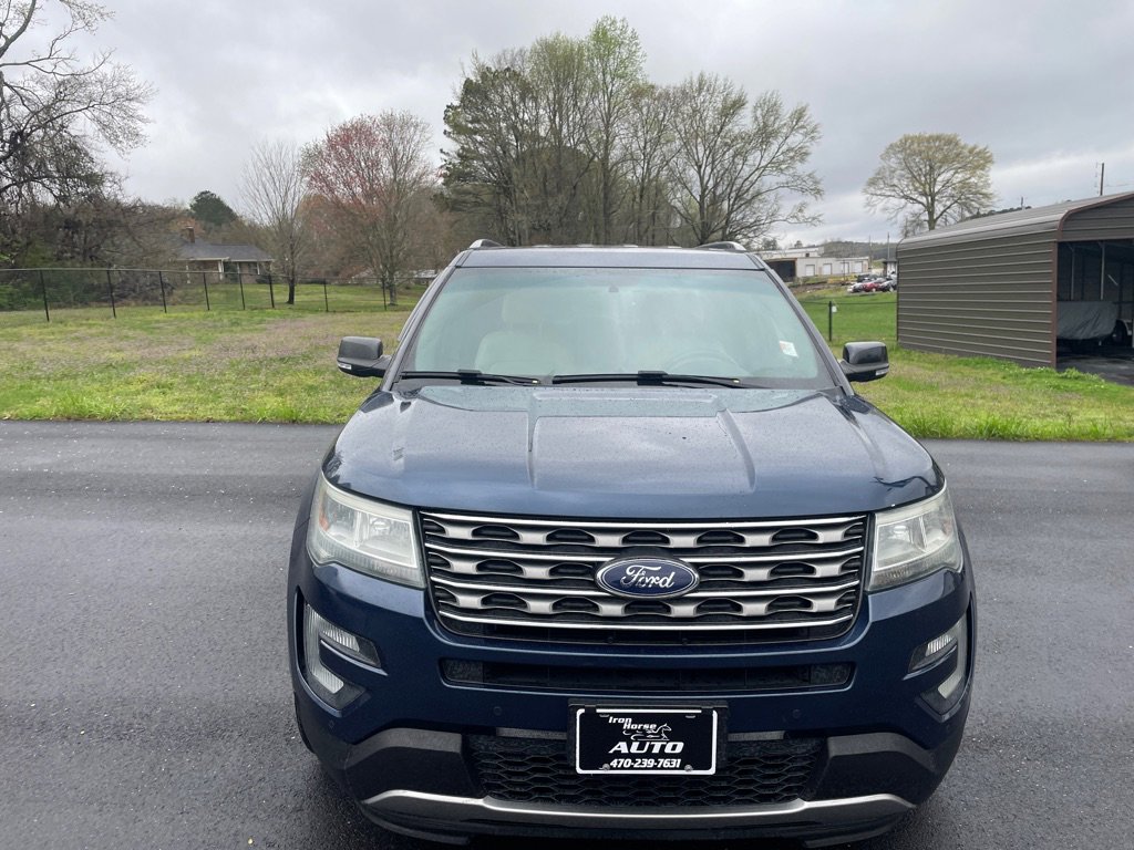 Used 2017 Ford Explorer XLT w/ Equipment Group 202A FWD image 9
