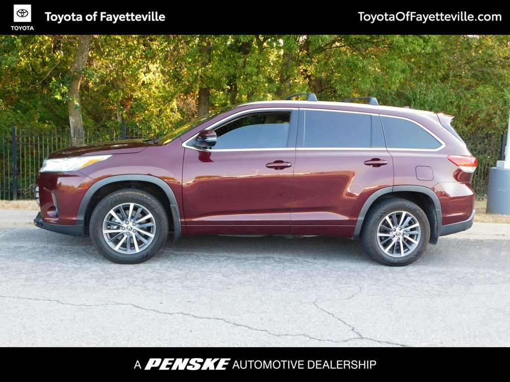 Used 2018 Toyota Highlander XLE AWD/4WD image 2