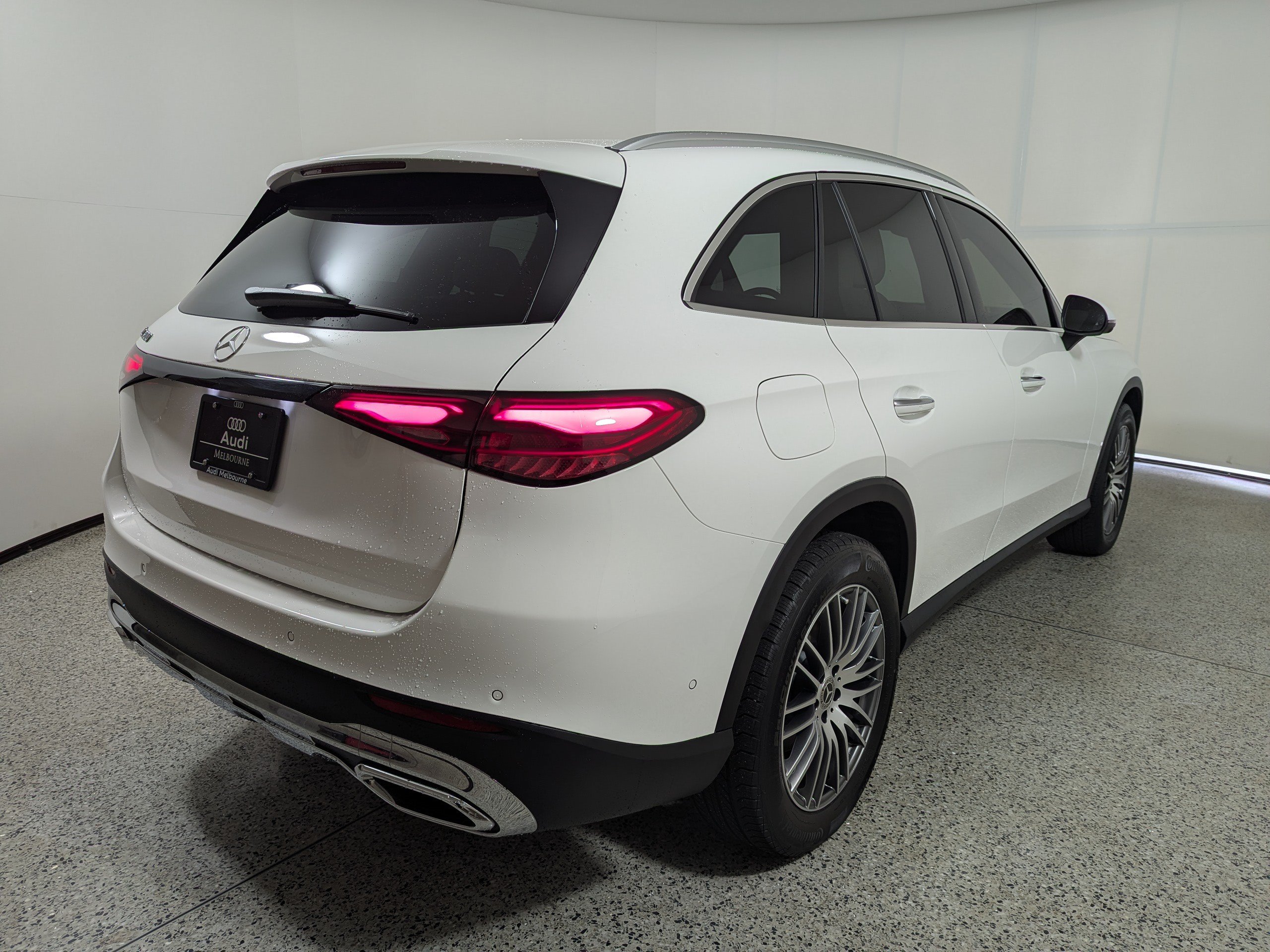 Used 2025 Mercedes-Benz GLC 300 image 7