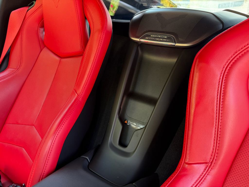 Used 2022 Chevrolet Corvette Stingray Preferred Cpe w/ Z51 Performance Package RWD image 32