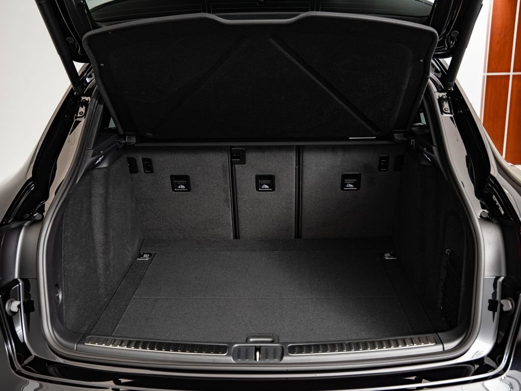 New 2026 Porsche Macan AWD/4WD image 21