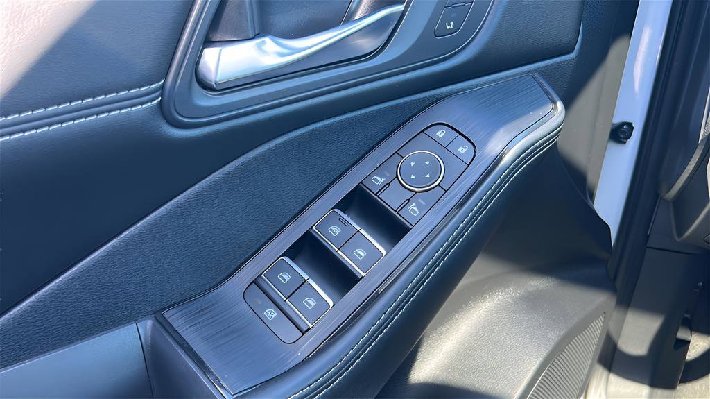 Used 2024 Nissan Rogue SL w/ SL Premium Package image 9