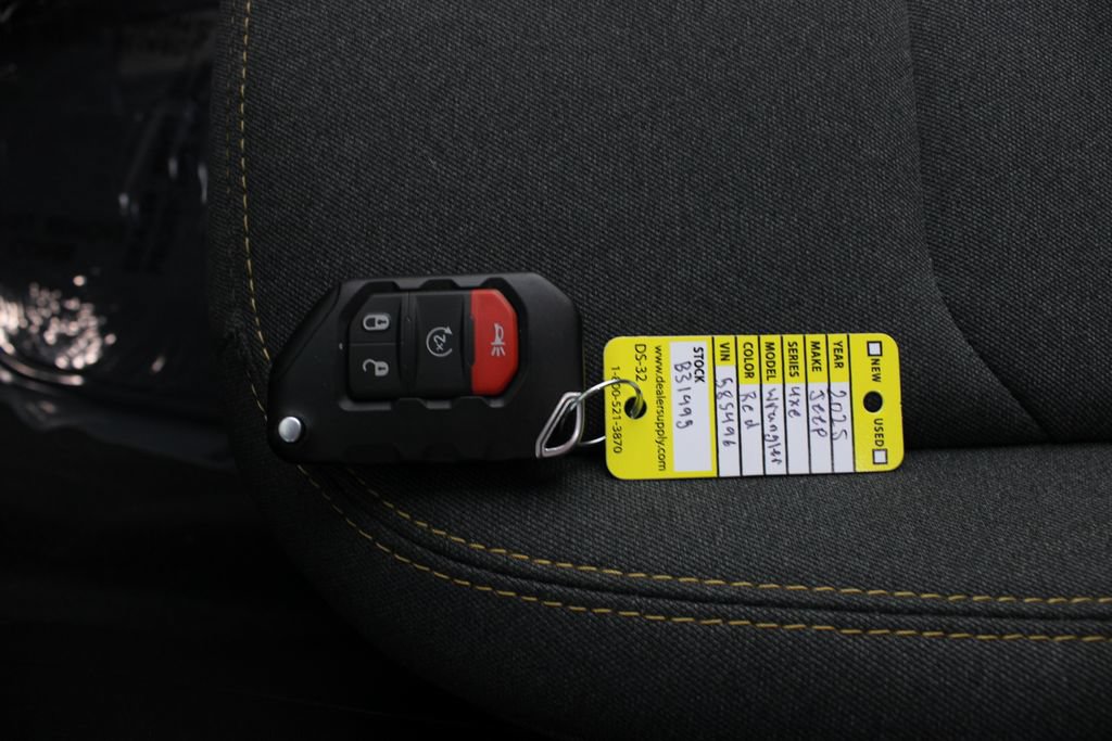 Used 2025 Jeep Wrangler Unlimited Sahara AWD/4WD image 7
