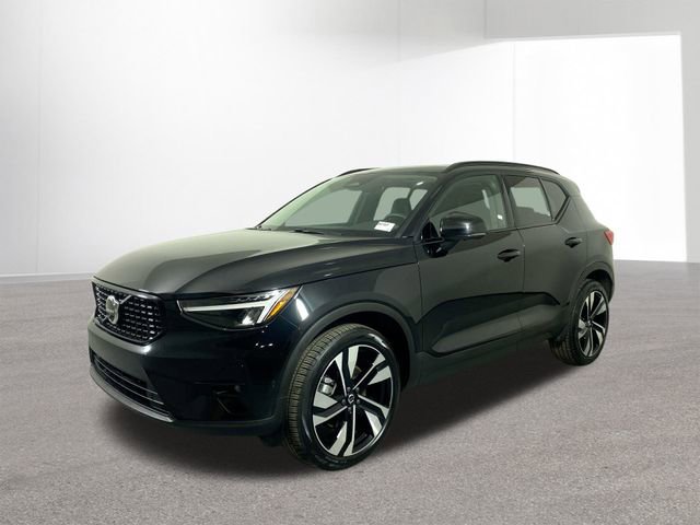 Used 2025 Volvo XC40 B5 Plus